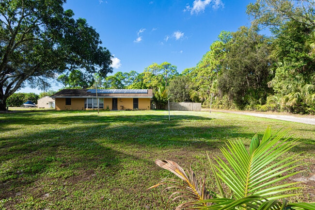 Building Photo - 169 Armadillo Way