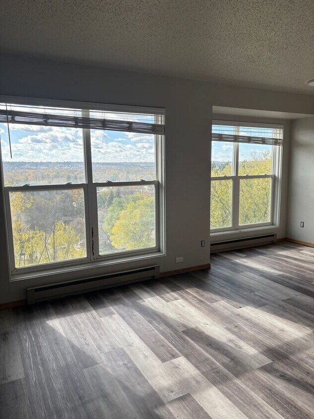 Building Photo - 2 Bedroom Apartment