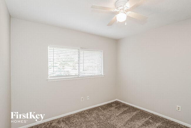 Building Photo - 15335 Pebble Lake Dr