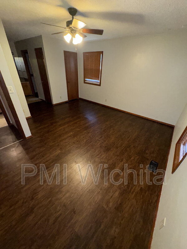 Foto del edificio - 1832 S Griffith St