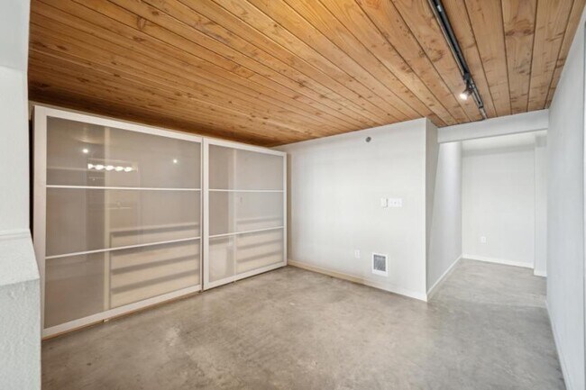 Building Photo - 0 bedroom in Seattle WA 98122