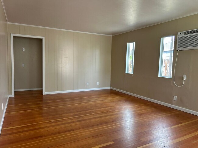 Foto del edificio - Charming 1940’s 2-Bedroom, 1-Bath Alphabet...