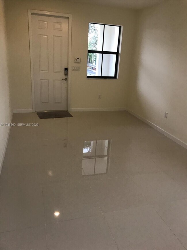 Foto del edificio - 8806 NW 103rd Ave