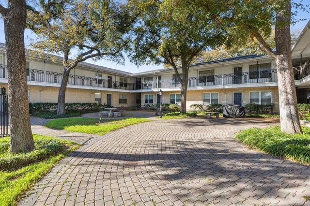 Foto del edificio - 5818 E University Blvd