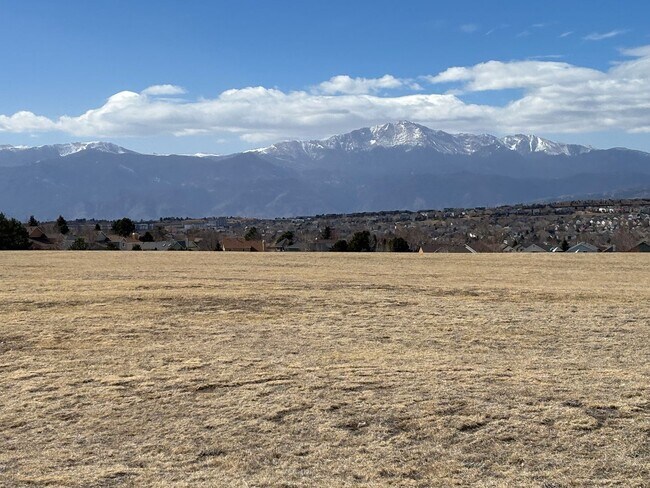 Foto del edificio - Cozy 3-bed, 2.5-bath home in desirable Stetson Ridge.