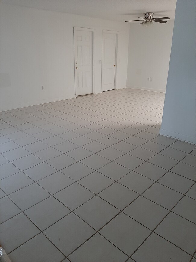 SALÓN COMEDOR COMBINADO - 397 S Orange Ave
