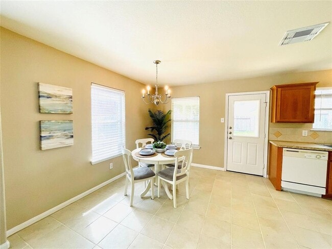 Building Photo - 6330 Applewood Forest Dr
