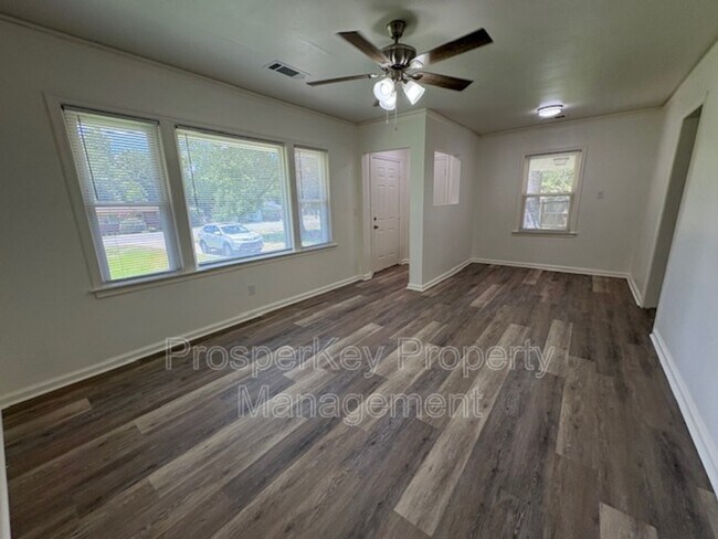 Foto del edificio - 5900 Frazier Dr
