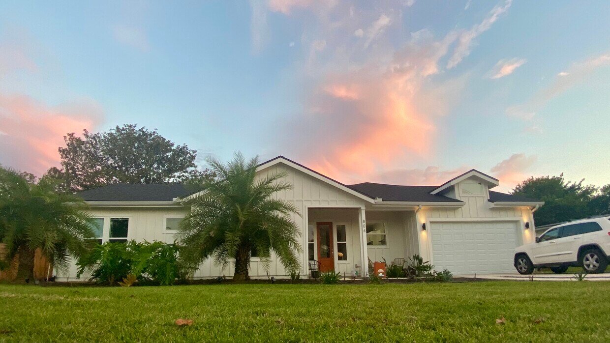 Foto principal - 804 17th Ave N