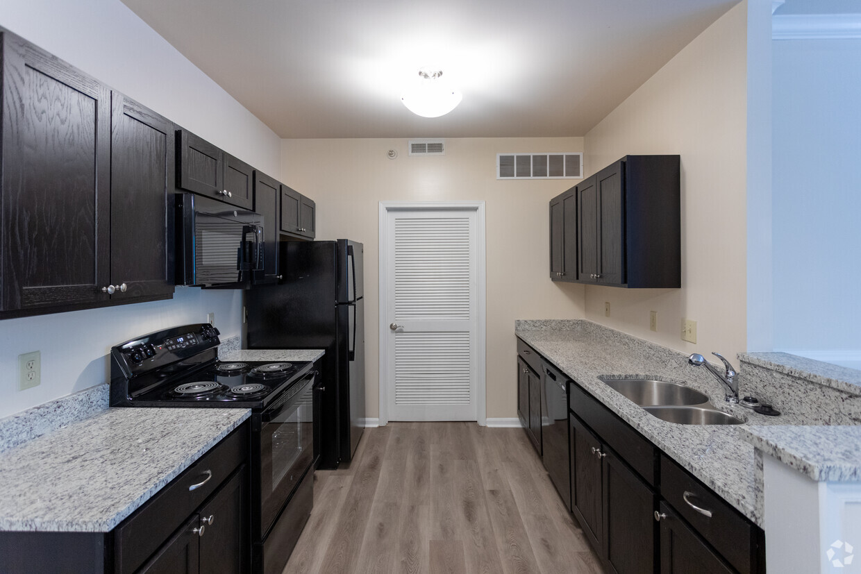 Charleston Pines - Apartments in Florence, KY | Apartments.com