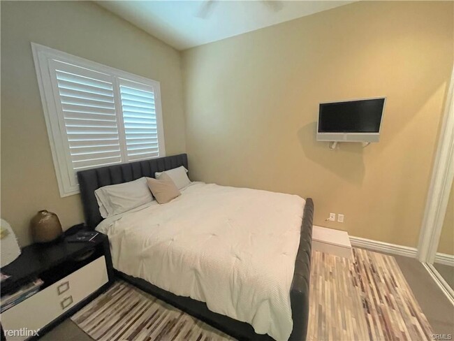 Building Photo - 3 br, 3 bath Townhome - 612 Manhattan Beac...