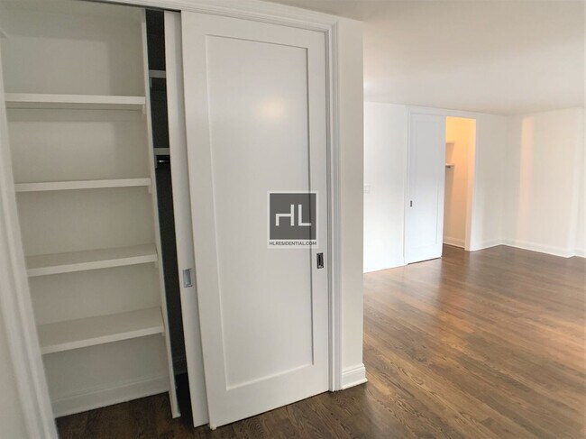 Foto del edificio - Luxury 5th Avenue 1 Bedroom - Available Now
