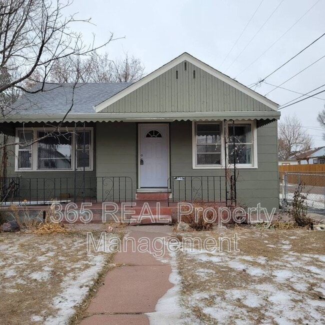 Building Photo - 807 24th Ave