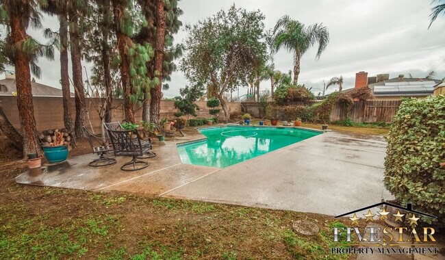 Foto del edificio - 2446 Hasti Acres Dr
