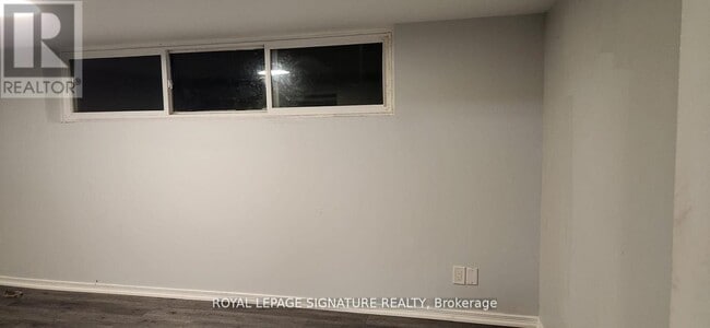 Building Photo - 3443 Queenston Dr