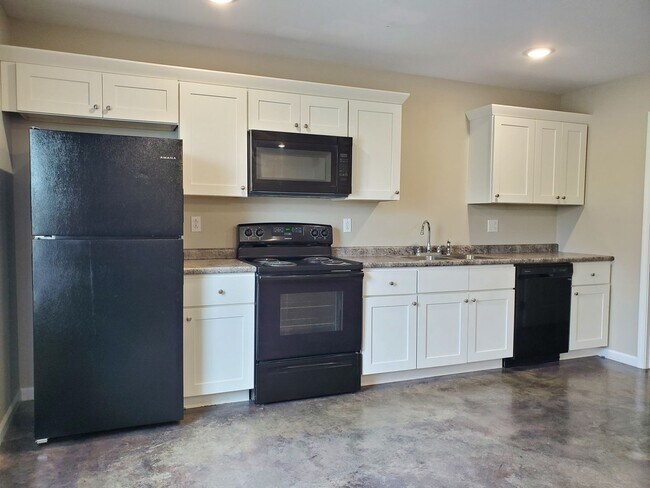 Building Photo - 3 Bedroom, 1 Bath House
