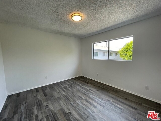 Building Photo - 840 W Colden Ave