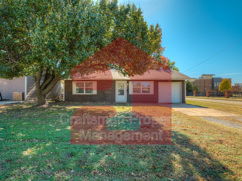 Foto principal - 224 W 5th St