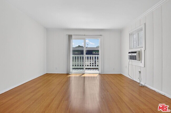 Foto del edificio - 14721 Sylvan St