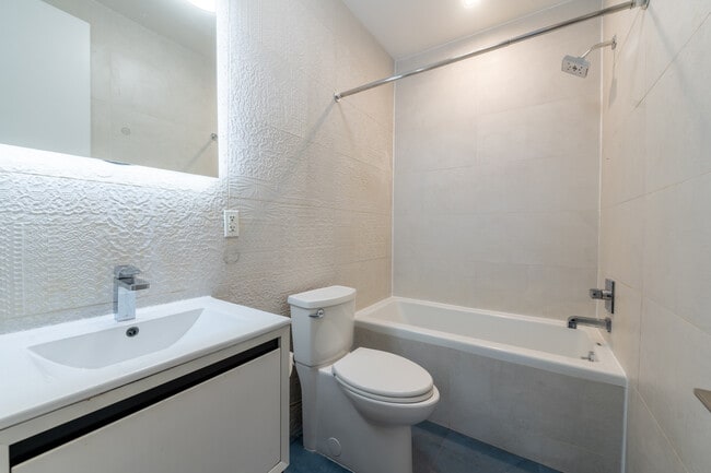 Foto del edificio - 1062 Halsey St