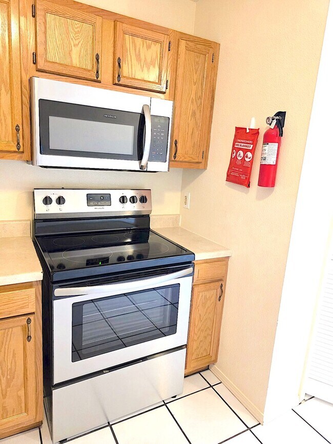 Foto del edificio - 129 Townsgate Plaza