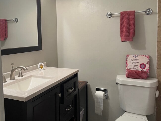 Building Photo - 405 Home Ave