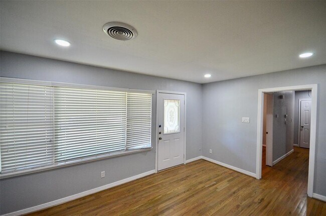 Foto del edificio - 6229 Tanager St
