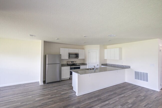Foto del edificio - Haines City, FL - House - $2,095.00 Availa...