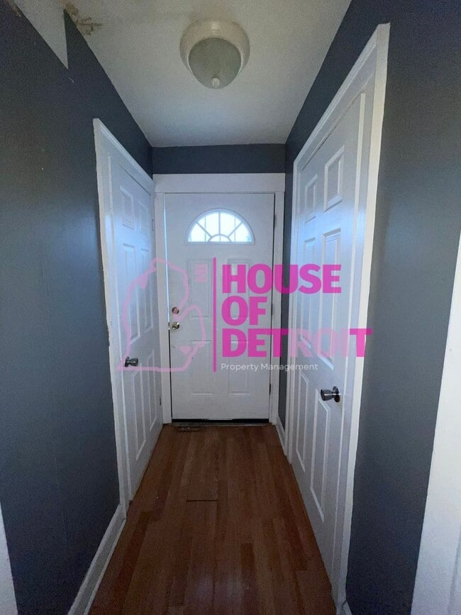 Building Photo - 4 BEDROOM | 1 BATH | FREE PRE SCREEN