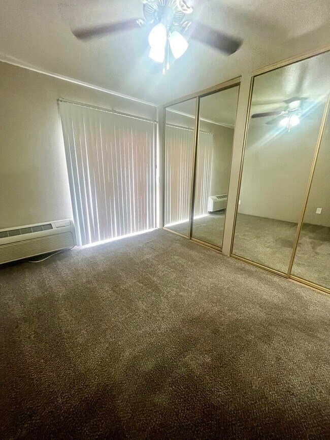 Foto del edificio - Park Yale Senior Apartments