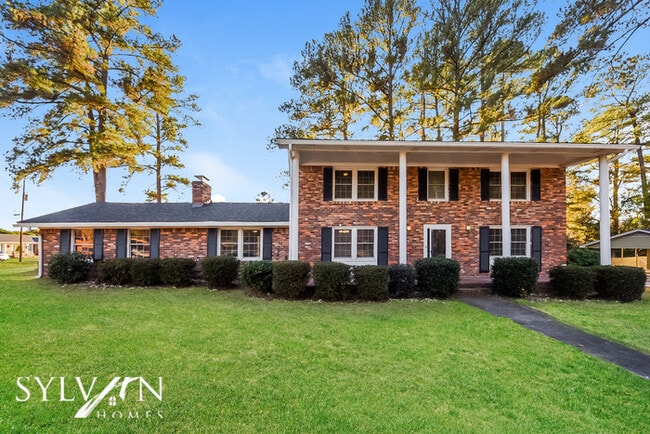 Building Photo - Lease today! No extra charge for contentme...