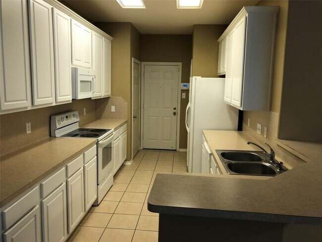 Foto del edificio - 17167 Oakwood Chase Dr