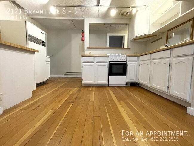 Building Photo - 2121 Bryant Ave S