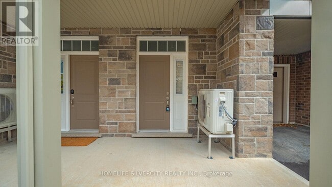 Building Photo - 677 Park Rd N