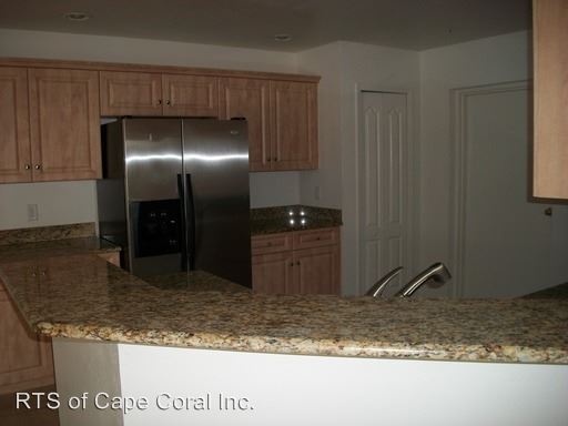 Building Photo - 710 SW 47th St