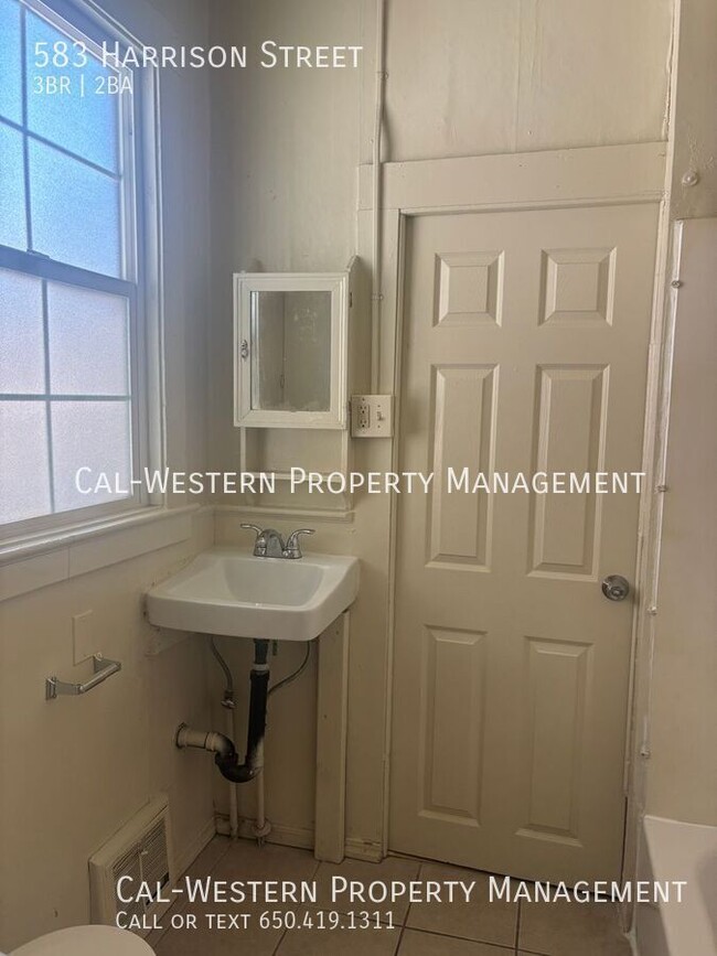 Building Photo - 583 Harrison St
