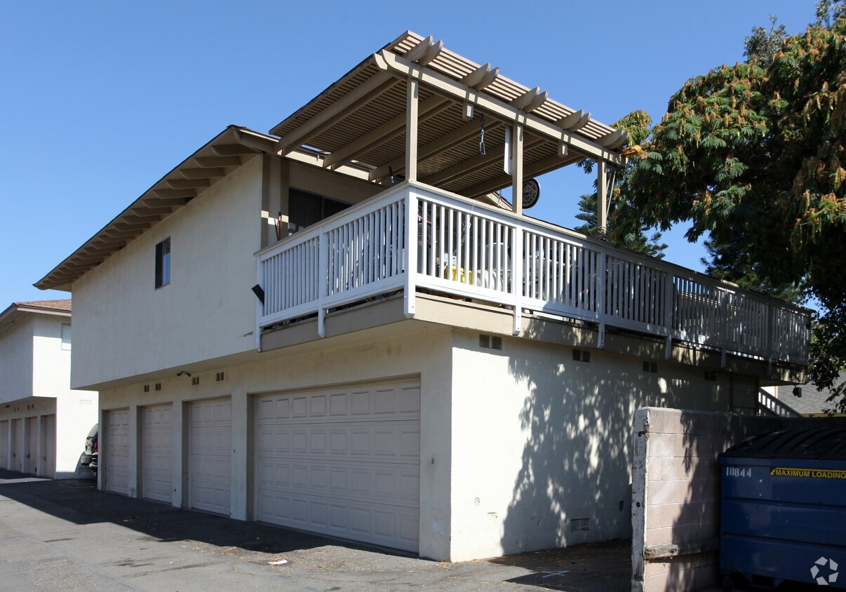 Building Photo - 2331 E Omega Ave