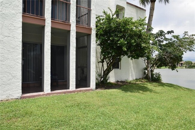 Building Photo - 528 Orange Dr