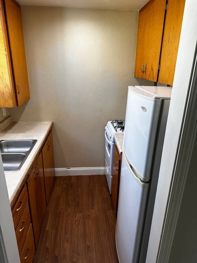 Building Photo - 1370 Lee St