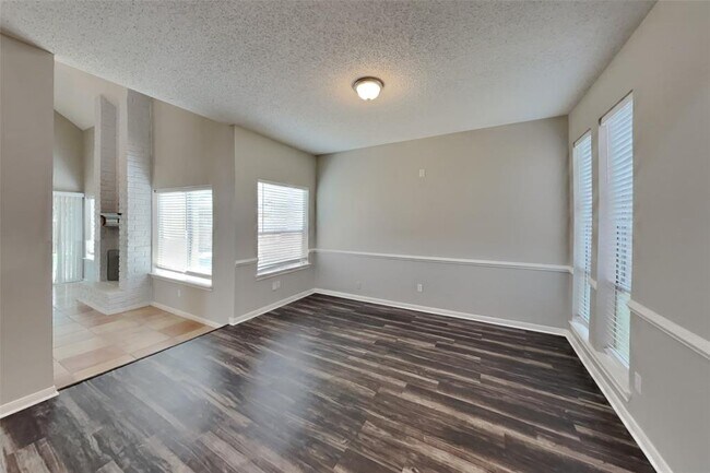 Foto del edificio - 4726 Green Trail Dr