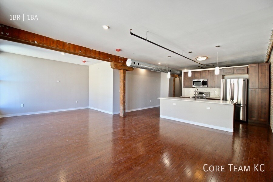 Primary Photo - Large 1 bedroom loft in West Bottoms