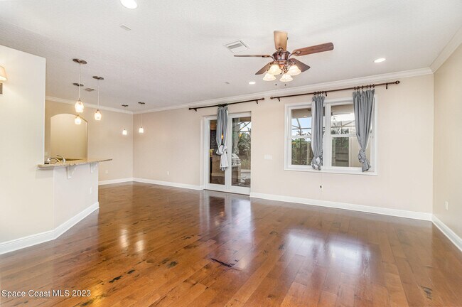Foto del edificio - 113 Palm Cir