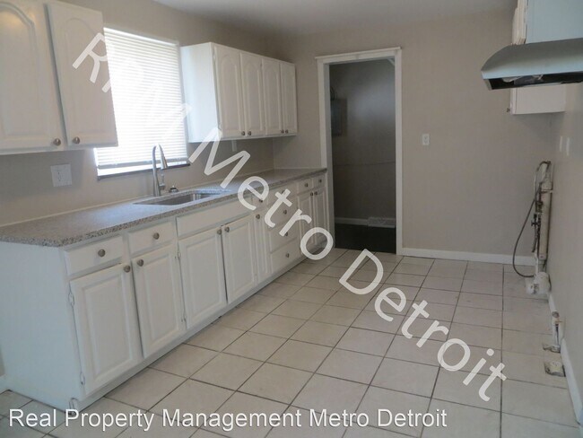 Building Photo - 3 br, 1 bath House - 18474 Glenmore