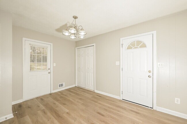 Foto del edificio - 6490 Executive Dr