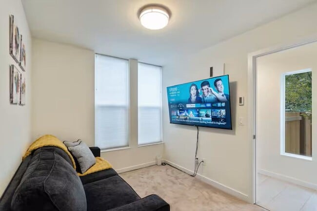 Building Photo - Bryant 3bd/2ba, High End Finishes, Furnished or Unfurnished