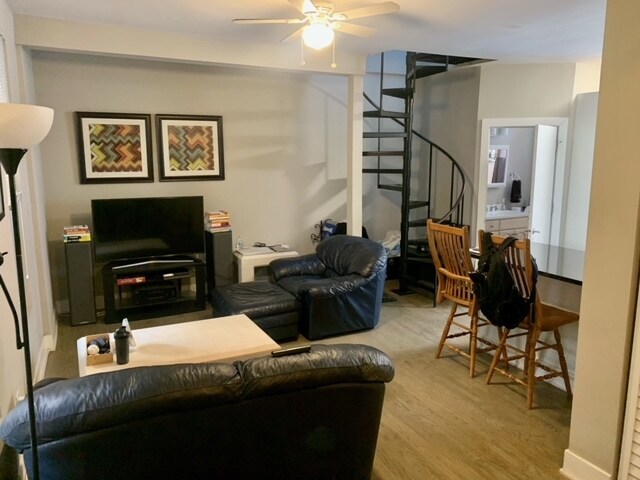 Foto del edificio - 2117 W McLean Ave