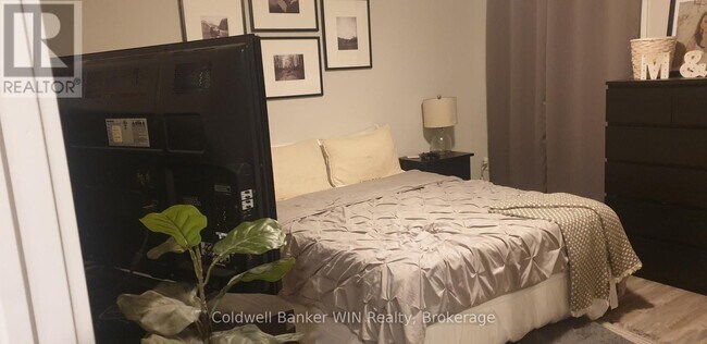 Photo du bâtiment - 540 Wallace Ave S