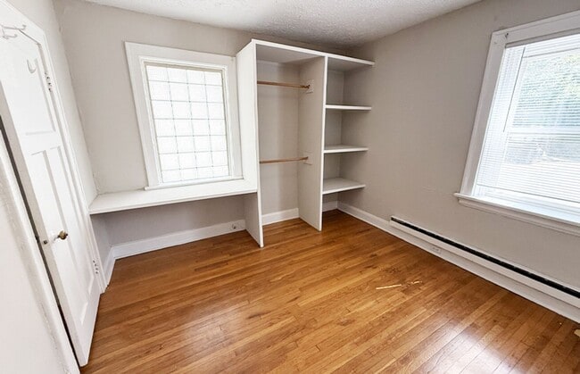 Building Photo - 415 Probasco St