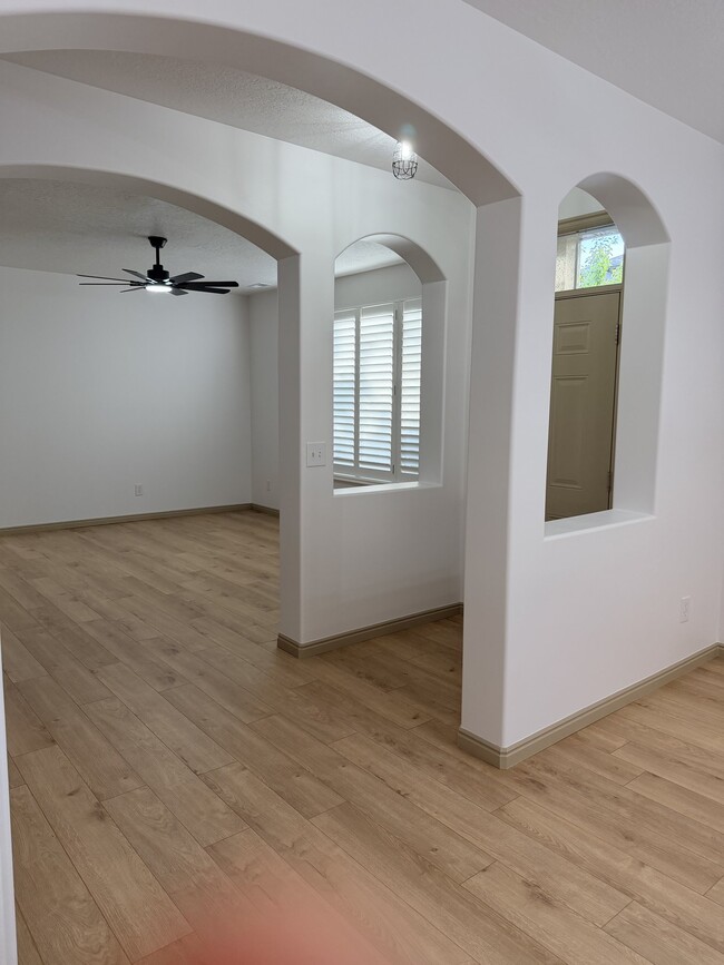 Building Photo - 1138 Kensington Dr