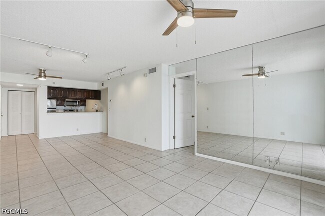 Foto del edificio - 2885 Palm Beach Blvd